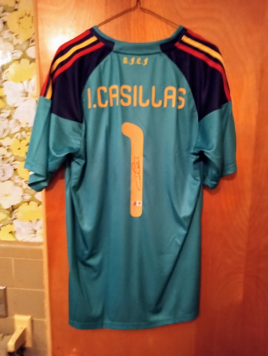 Iker Casillas Signed Spain Adidas Jersey BAS(2W932527)