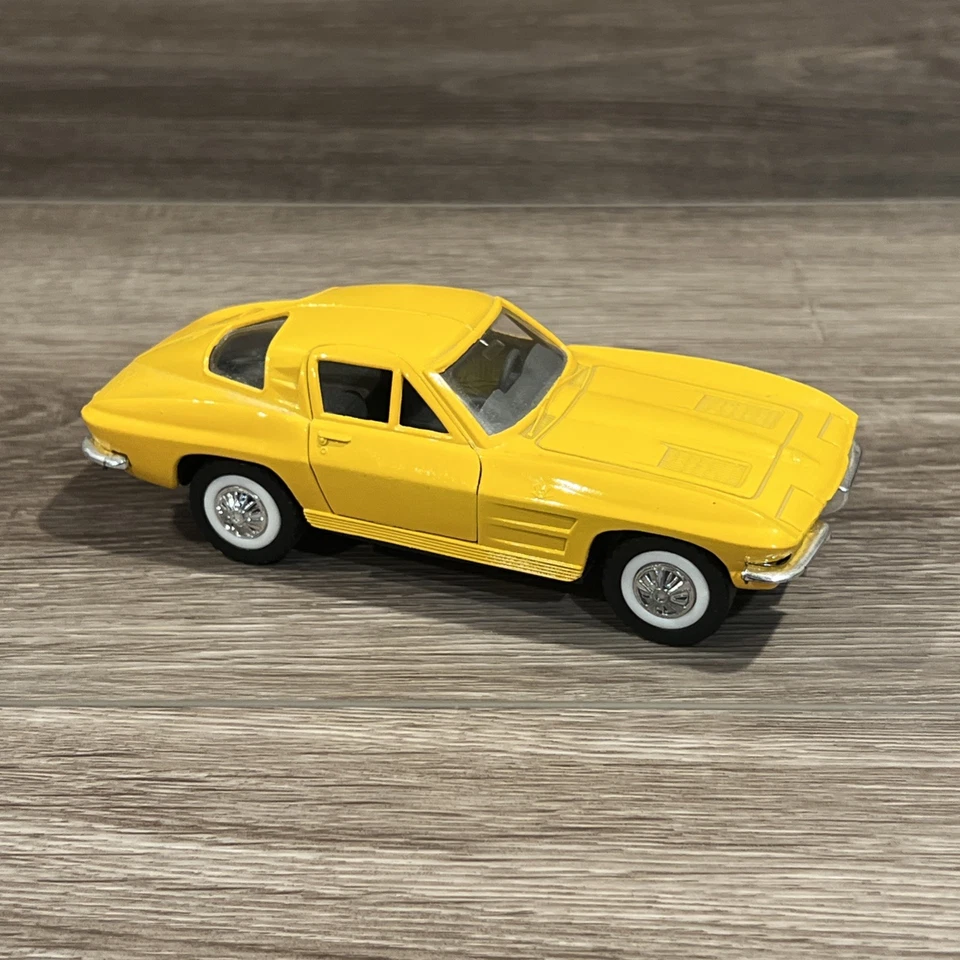 MAJORETTE YELLOW 1963 CORVETTE STING RAY 63 S:1:32 DIECAST - MODEL CAR - Image 2 of 4