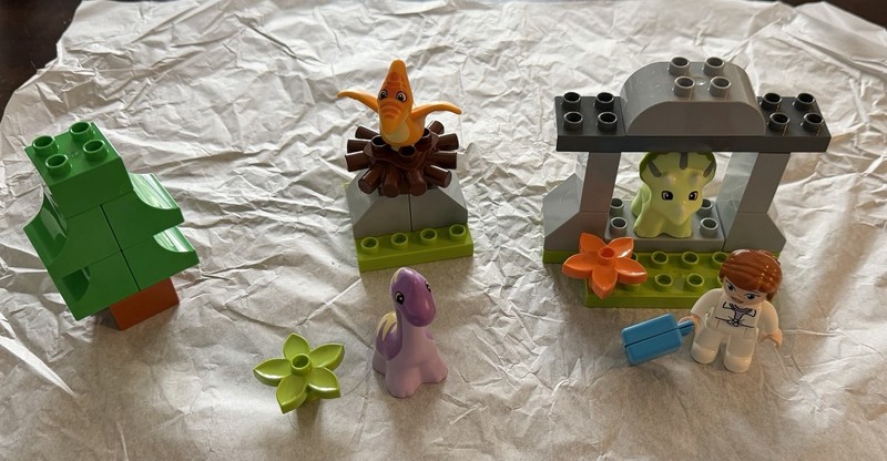 LEGO Duplo Jurassic World Dinosaur Nursery - Set 10938, Triceratops, Pteranodon