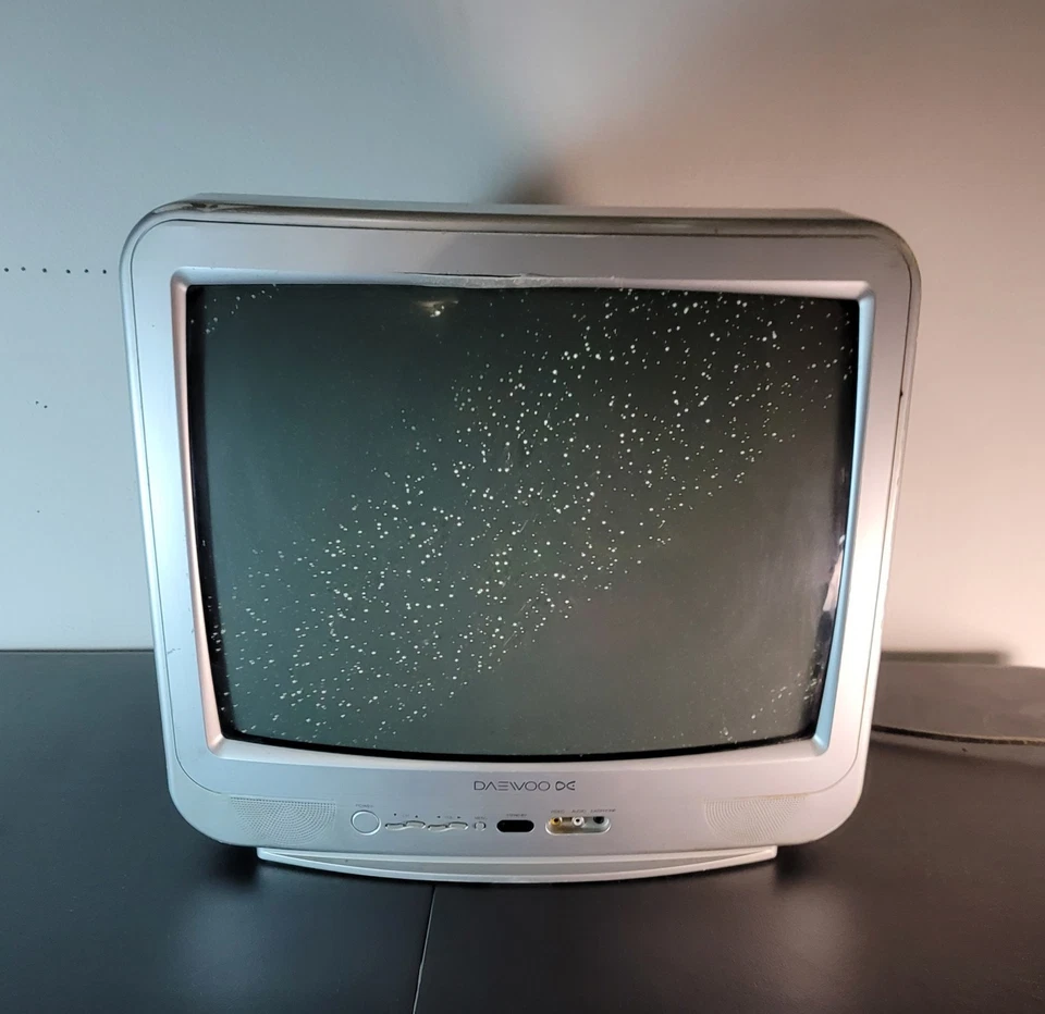 Daewoo 19" DTQ-19Z4SC Component S-Video CRT TV Retro Gaming TV - Image 4 of 4