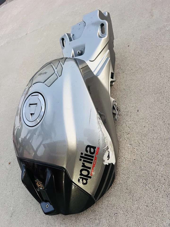 Aprilia Tuono V4 1100 2016 tanque de gasolina bomba de combustible incluida  Foto 3 de 4