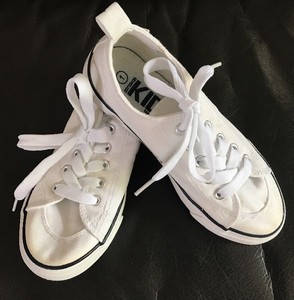 white sneakers cotton on