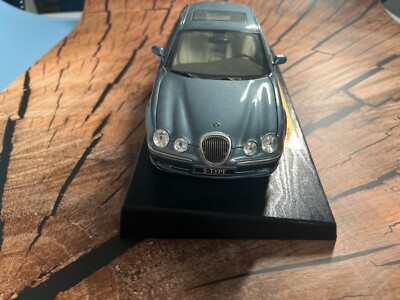 Maisto 1:18 Scale 1999 Jaguar S-Type Metallic