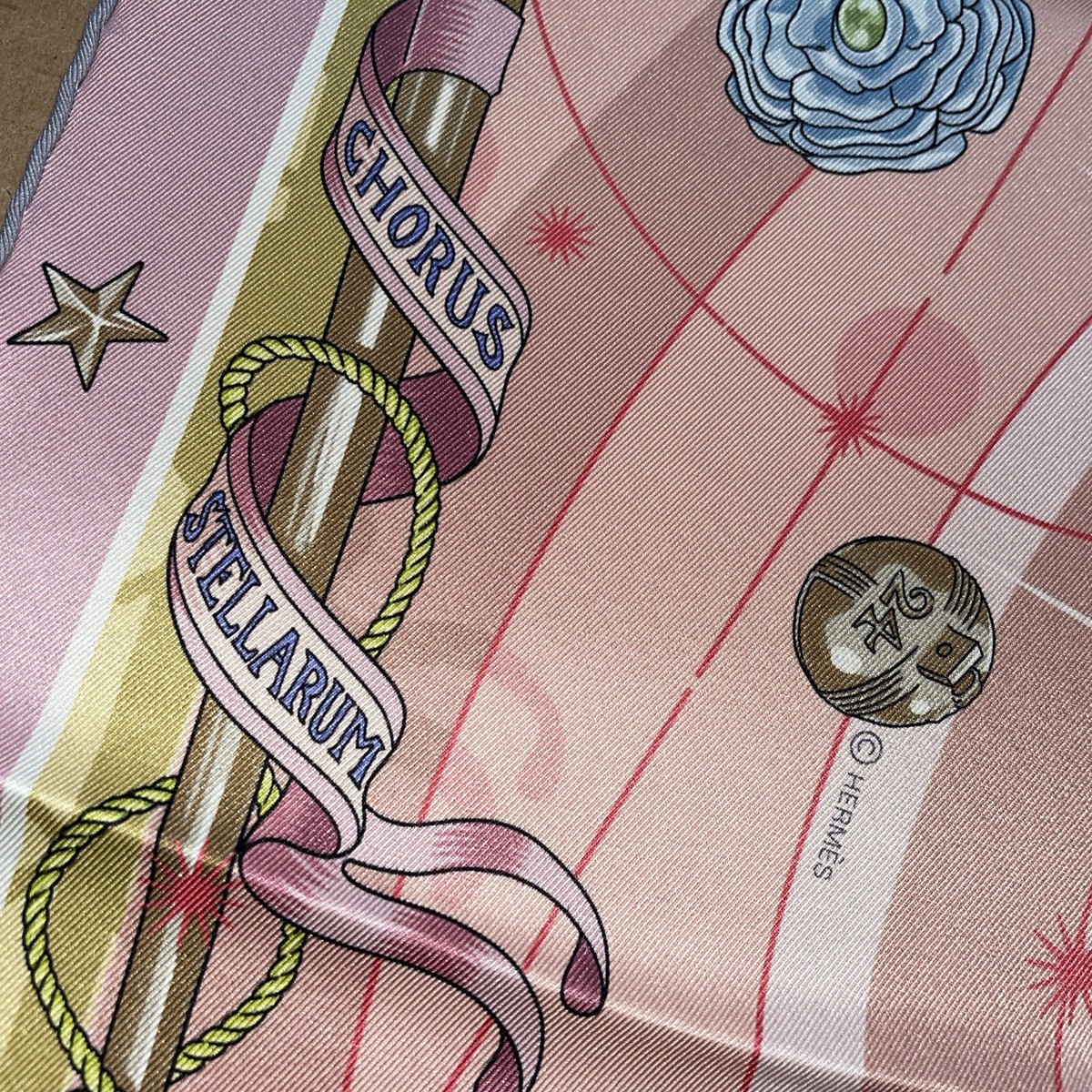 HERMESエルメスCHORUS STELLARUM ピンク カレ70 Hermes scarf 70 cm Pink Peach silk Chorus Stellarum | eBay