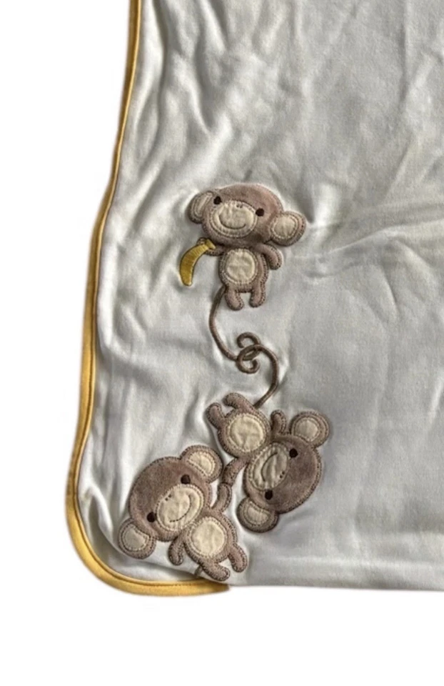 Cobertor HTF Gymboree macaco bebê dupla face branco amarelo banana - Imagem 2 de 4