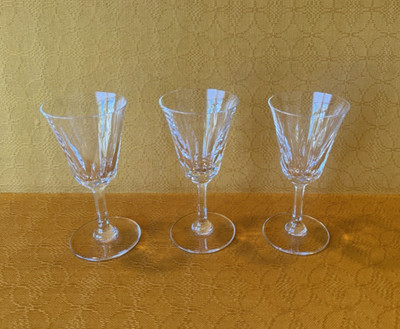 ST. LOUISE Cerdagne Crystal 6 Oz 6 1/4'' Wine Glasses Set of 3 Signed France