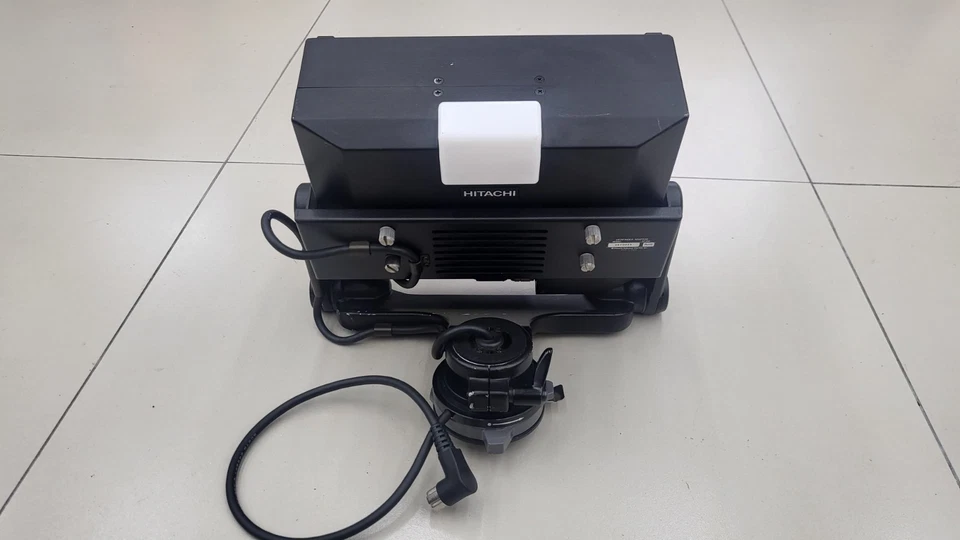 Visor de estudio Hitachi L9-HD 9" con adaptador de montaje de cámara VF AT-950 Hitachi Foto 3 de 4