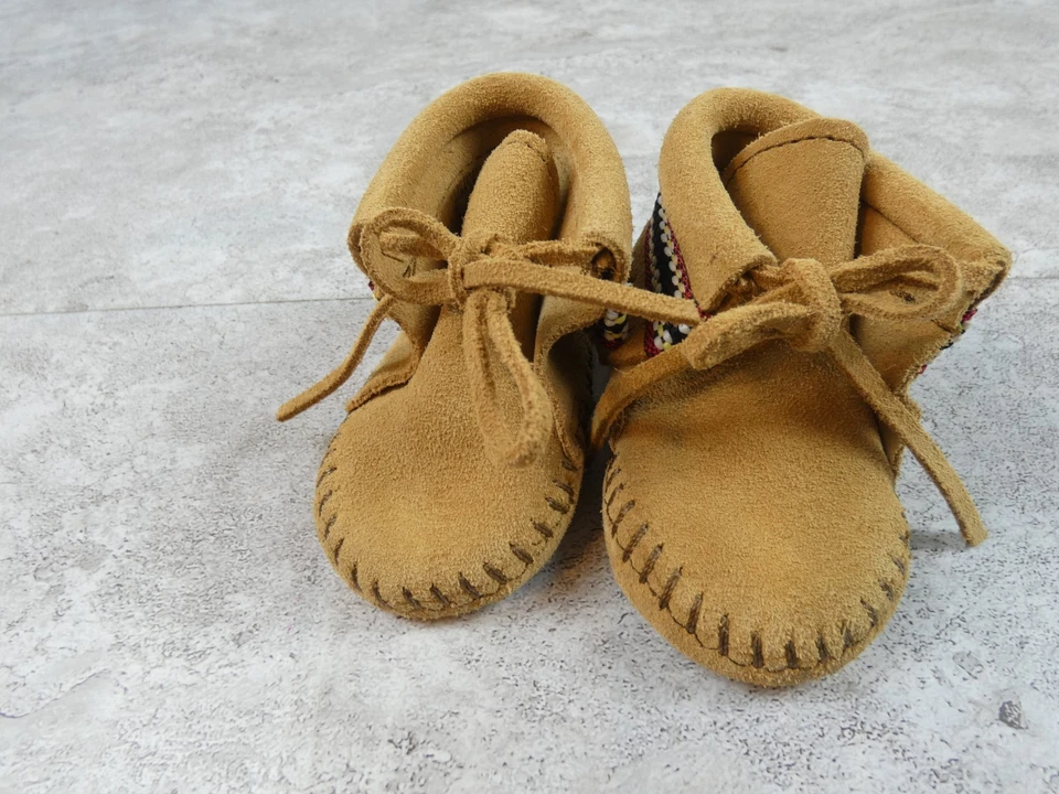 Mocasines Minnetonka Bebé Talla 1 Marrón Seguro Clásico Boho Munchkin Foto 2 de 4