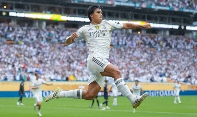 ️🔥2024 TOPPS CHROME ROOKIE GONZALO GARCIA BLACK/10 REAL MADRID MEMBERS VIP 🔥 - Photo 4/4