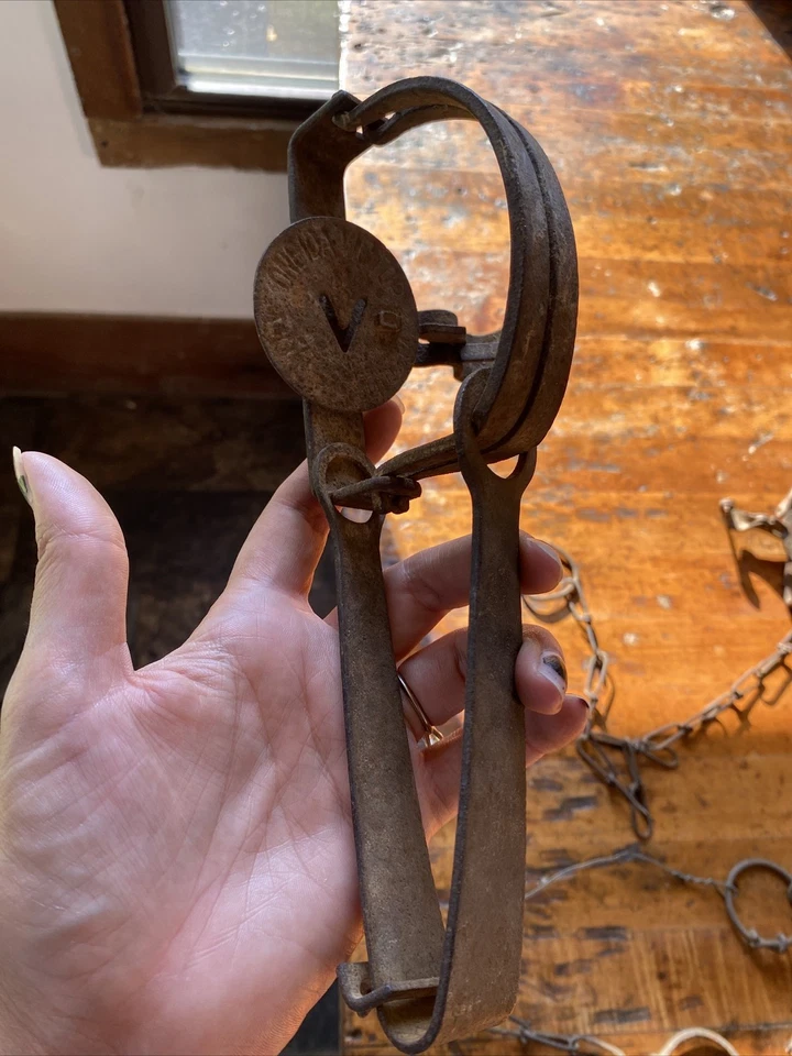 Lot of 5 Small Game Animal Spring Leg Hold Traps~Cabin/Man Cave/Barn Decor #3 - Image 4 of 4