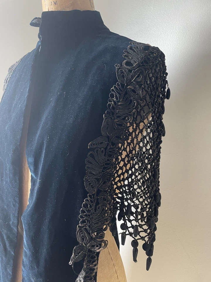 Antiguo manto victoriano de terciopelo azul marino de 1800 gótico romántico histórico XS Foto 4 de 4