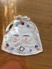 Schöne alte Puppenschürzen