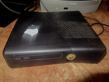Xbox 360 Slim (No HDD) 4 GB - Rattles