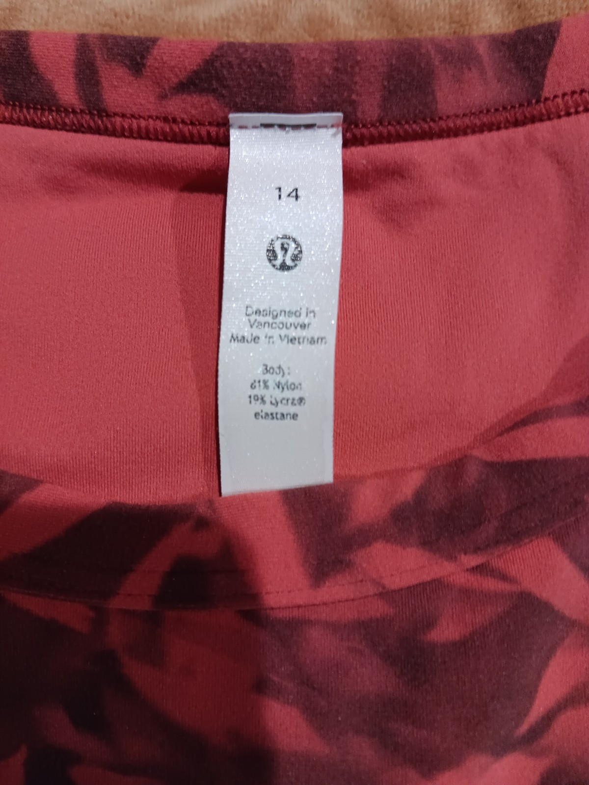 Lululemon Athletic Tank Red Leaf Pattern Size 14 - image 2