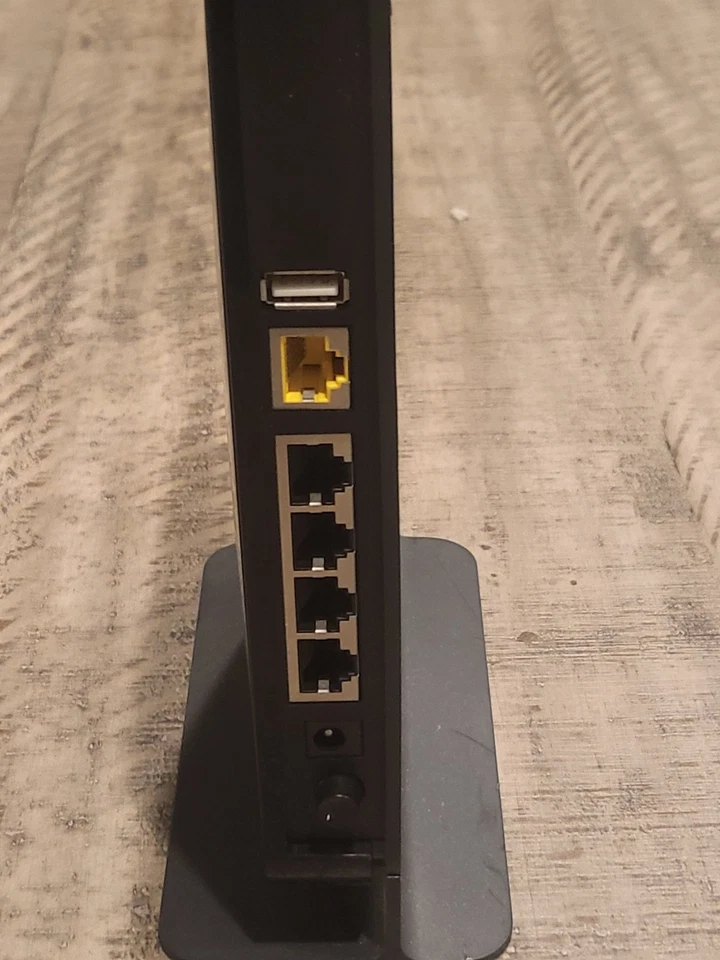 NETGEAR C3700 N600 Wireless WiFi DOCSIS 3.0 Cable Modem Router No Cords - Image 3 of 4