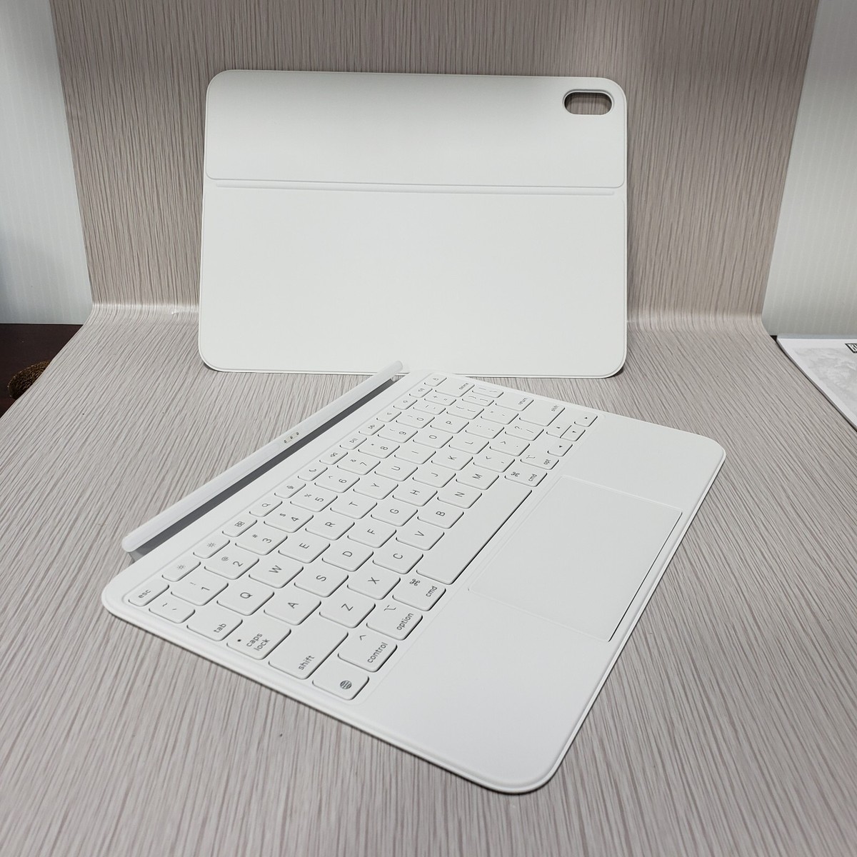 Apple Magic Keyboard Folio for iPad 10.9 inch 10th Apple Magic Keyboard Folio for iPad 10.9 inch 10th