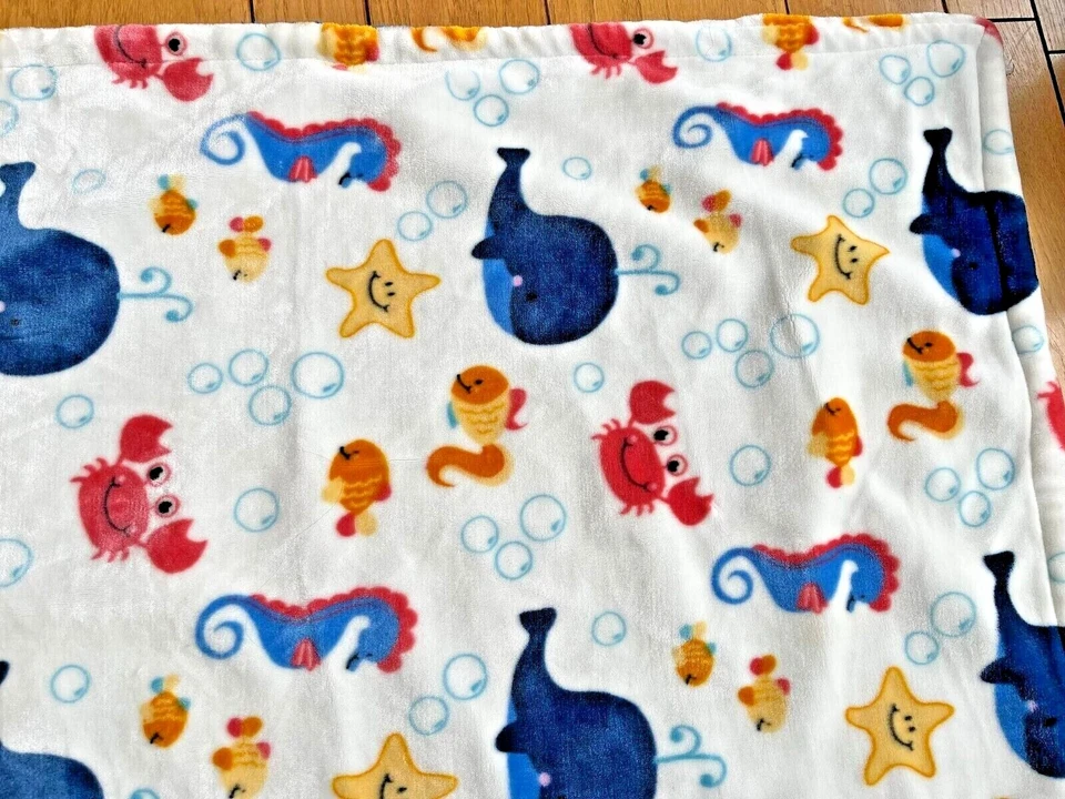 Manta bebé Little Miracles criaturas marinas cangrejo ballena caballo de mar Costco 30"X42" Foto 3 de 4