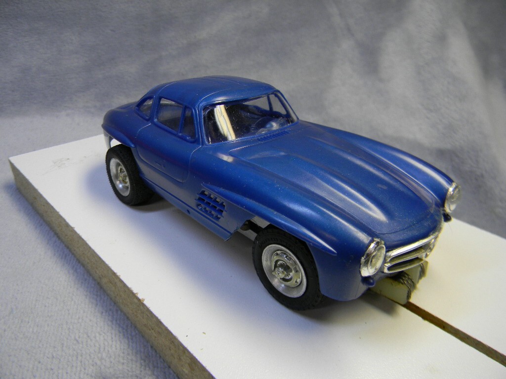 1/32 1965 ORIGINAL REVELL MERCEDES-BENZ 300 SL BLUE SLOT CAR