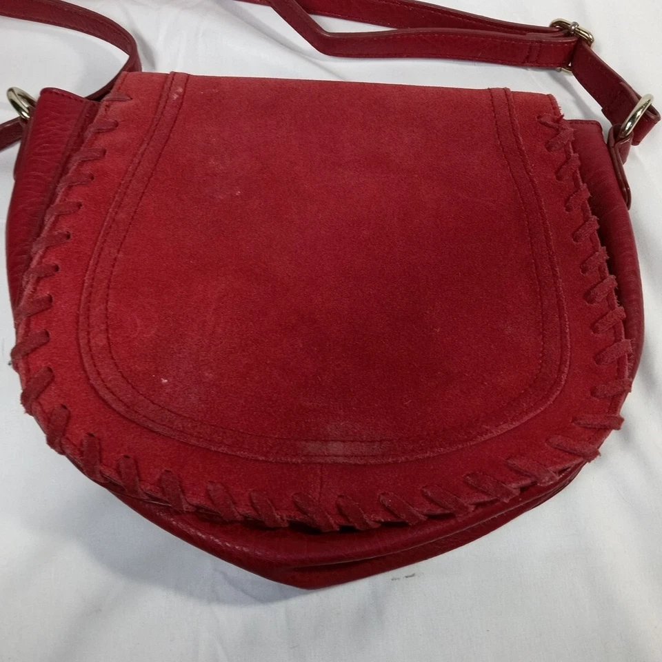 Bolso de mano INC International Concepts Willow Saddle de cuero rojo con puntada gruesa Foto 2 de 4