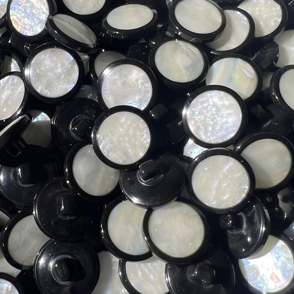 BLACK/IRIDESCENT CLASSIC BUTTONS RAINBOW POLY SHELL 18/MM-11/16", 25MM-1" Shank - Image 2 of 4