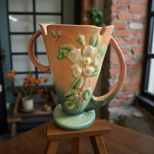 Vintage Pottery  Roseville White Rose 982-7