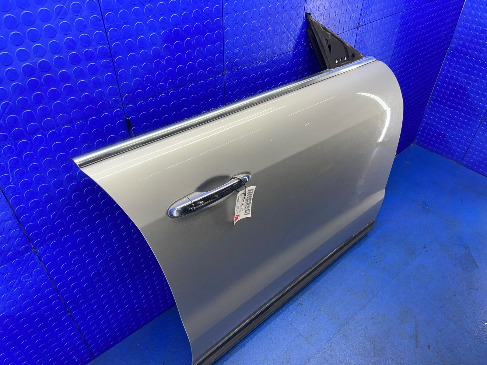 2017-2022 MASERATI LEVANTE FRONT RIGHT DOOR **NO GLASS** GRIGIO METTALLIC (817)