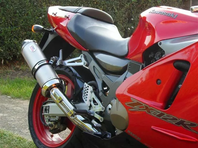 Kawasaki ZX12R Ninja Performance Motorbike Road-Legal/Race Exhaust Muffler Kawasaki ZX12R Ninja Performance Motorbike Road-Legal/Race Exhaust Muffler