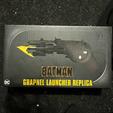 NECA Batman Grapnel Launcher Replica Action Prop Reproduction | eBay Europe (Buy It Now)