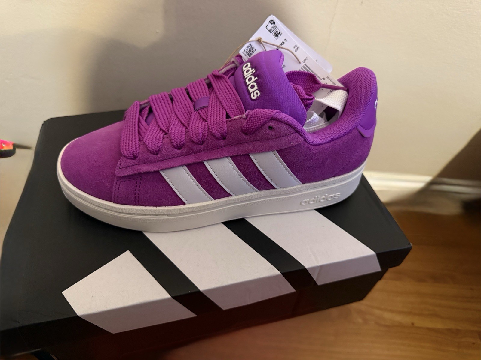 Size 6 Breathable Suede Low Top Lace Up
