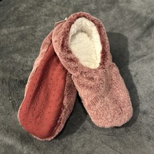    SLIPPER SOCKS Women's Burgundy Faux Fur Pull-on WITH GRIPPERS S/M 5-7   