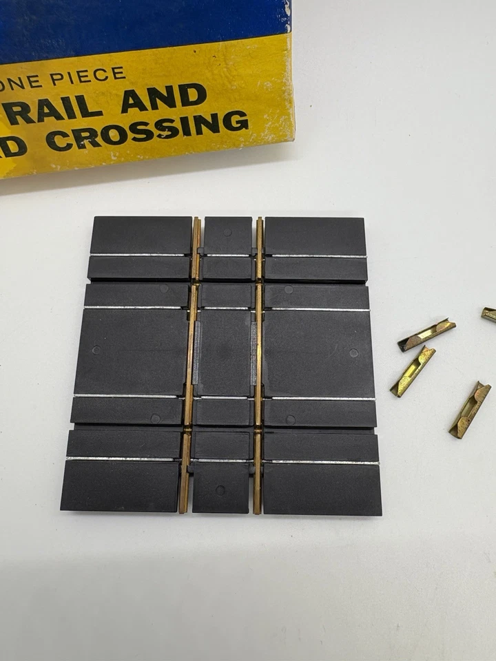 Atlas HO Scale Motoring 1243-298 90° Slot Car Train  Rail & Road Crossing Boxed - Image 2 of 4