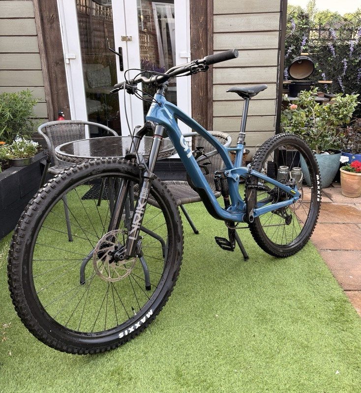 GT Sensor Carbon Full Suspension MTB