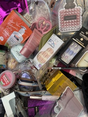 Mystery Surprise Scoops 30+ Items Per Scoop! High end makeup items & much more