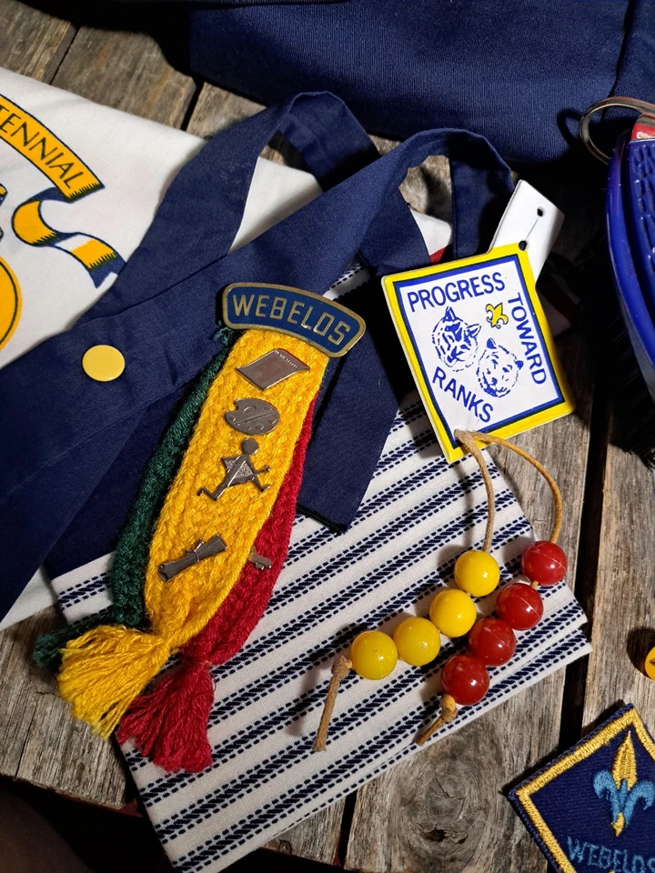 Lote Vintage Boy Scouts of America Chaleco Rojo, Corbatas, Premios y Más #4926BMT Foto 3 de 4