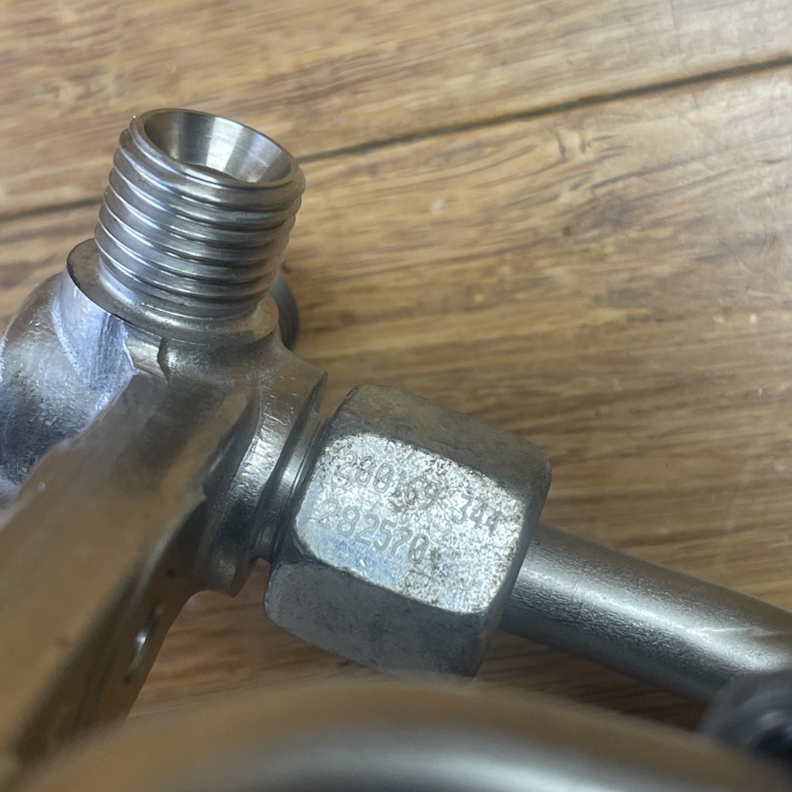 2014-2022 Maserati Ghibli High Pressure Fuel Line & Cube Distributor 282570 OEM