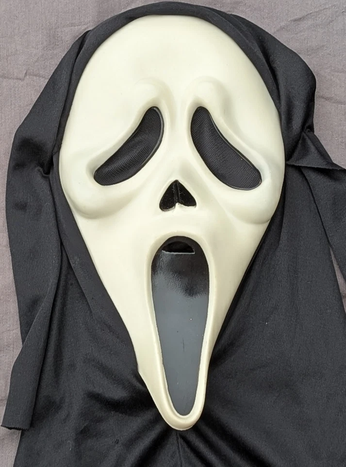 Scream 4 TD Reshoot Mask Glow In The Dark Ghostface Halloween Fun World EU - Image 2 of 4