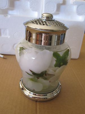 Brand new White Barn Candle Company White Floral Candle Oil Lamp glass NIB