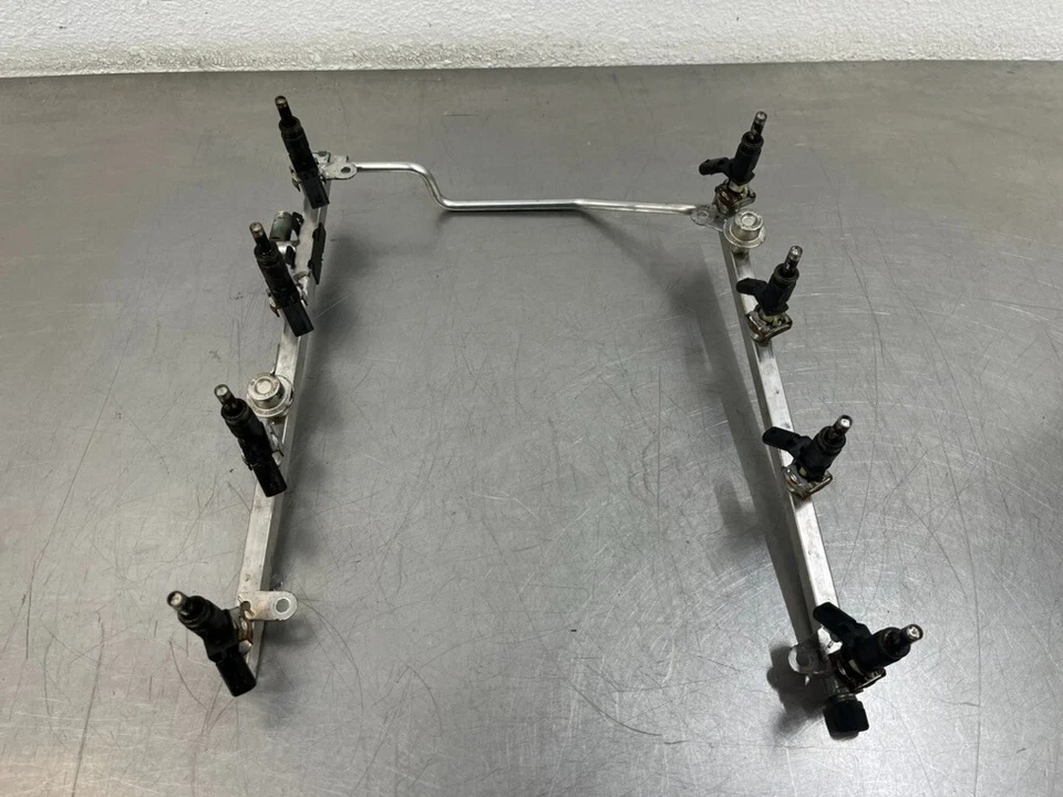 10-13 MERCEDES BENZ E550 5.5L V8 FUEL RAIL WITH INJECTORS OEM GENUINE Foto 4 de 4