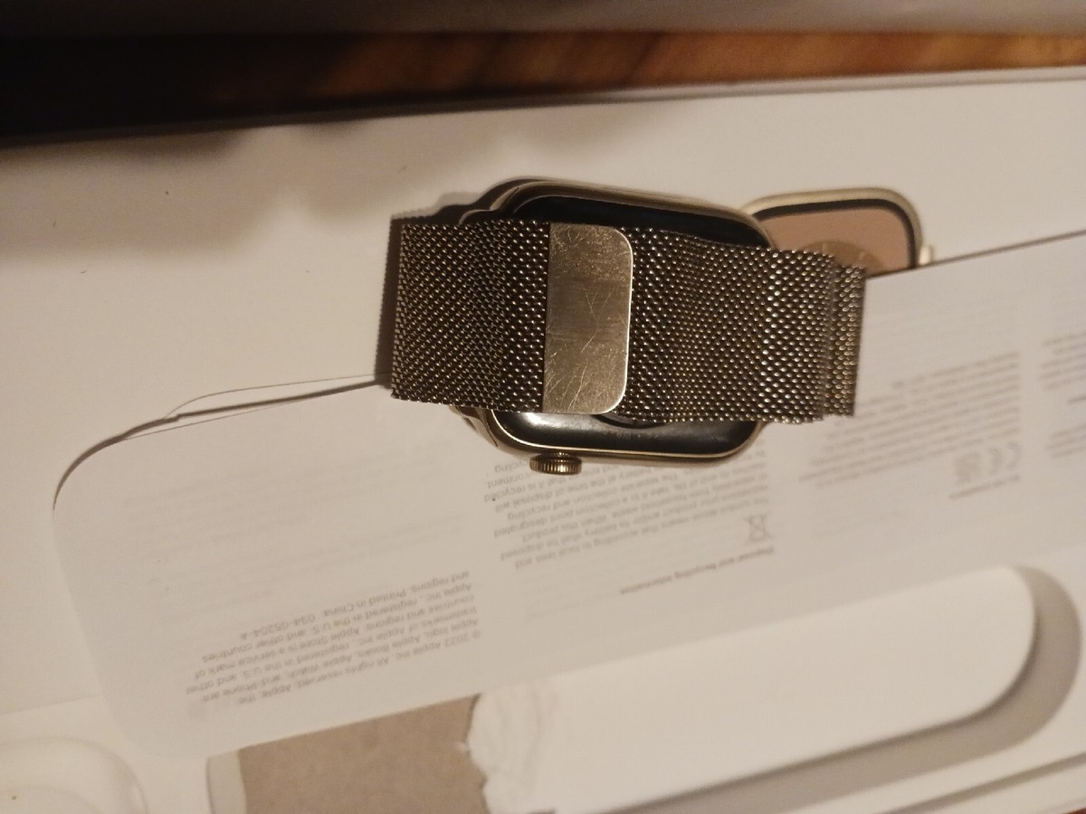 Apple Watch Series 8 45mm Gold Stainless Steel Case with Milanese 