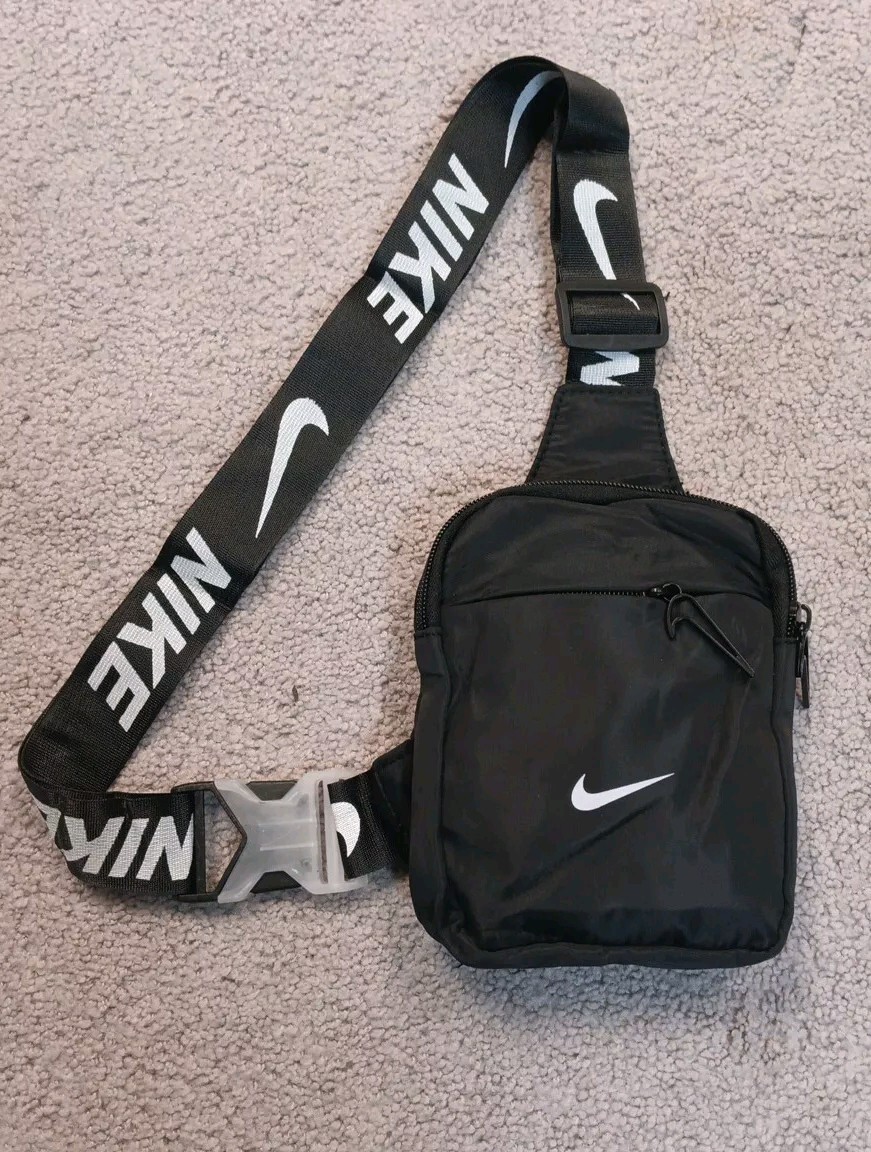 NEW!!! Nike Crossbody Shoulder Chest Travel Mini Sling Bag  Black 5x7