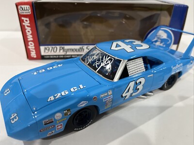 AUTOGRAPHED #43 Richard Petty 1970 Plymouth Superbird Auto World