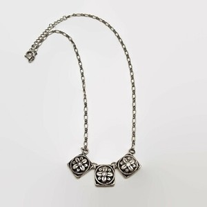Silver-Tone-Floral-Design-Necklace