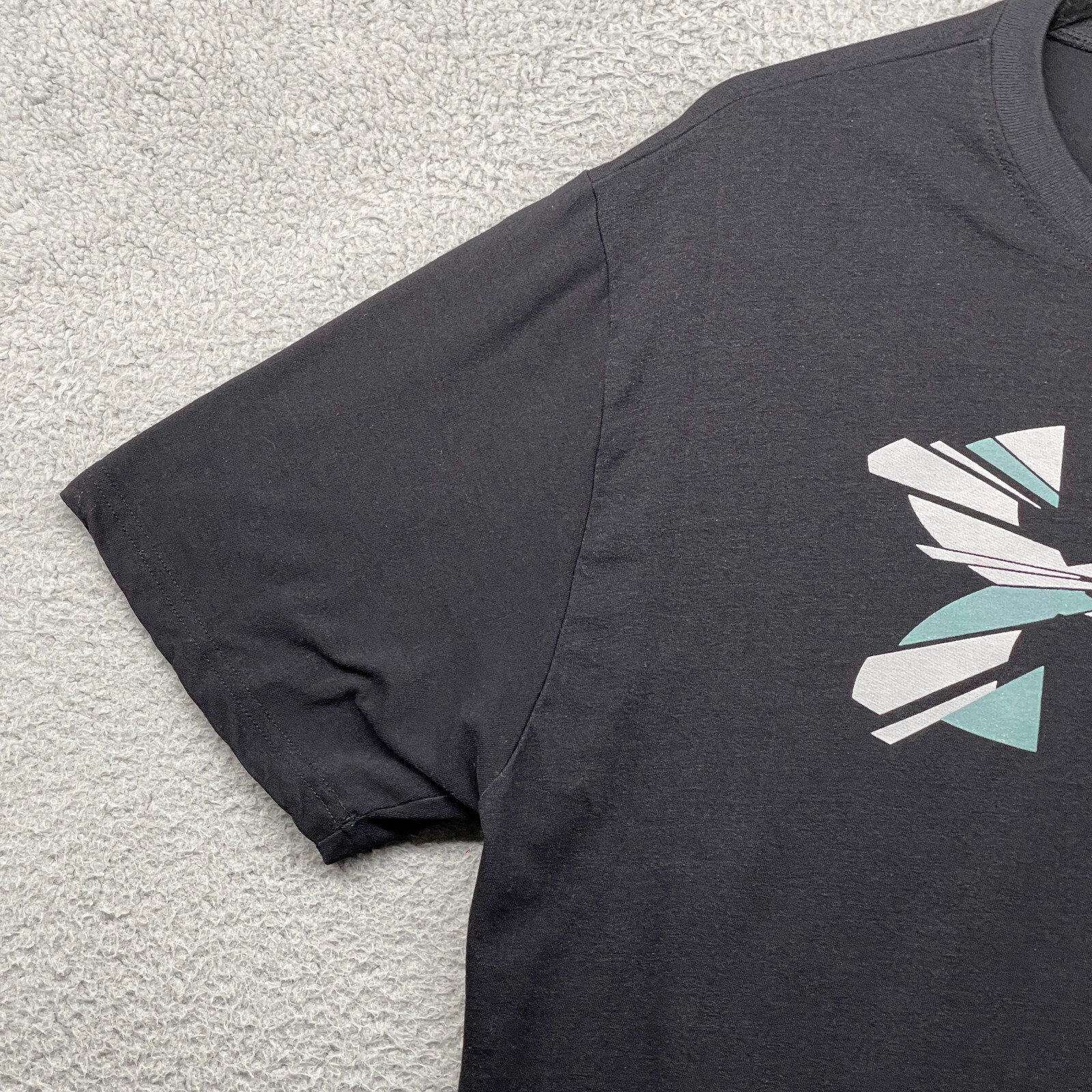 Under Armour Mens T-Shirt Black Short Sleeve Crew Neck Pullover Logo Size L thumbnail 3