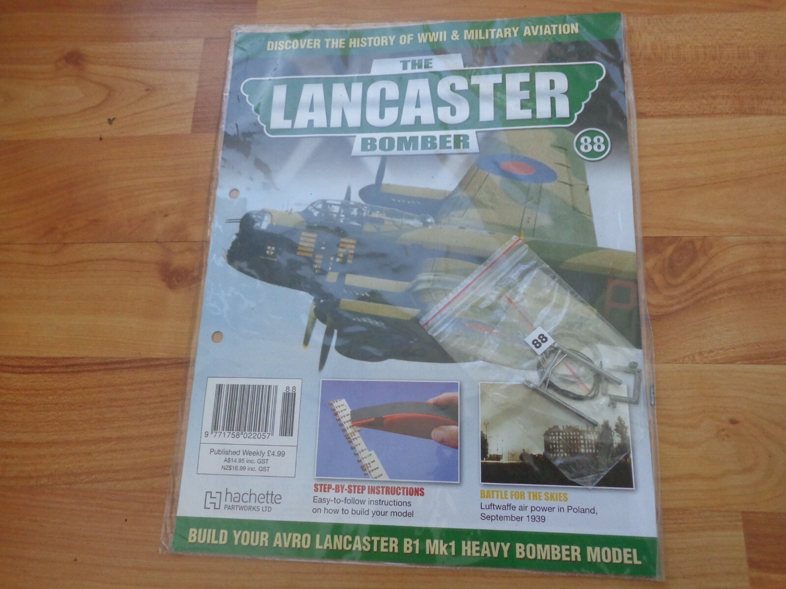 1/32 HACHETTE BUILD YOUR OWN THE LANCASTER BOMBER MODEL PLANE ISSUE 88 INC PART