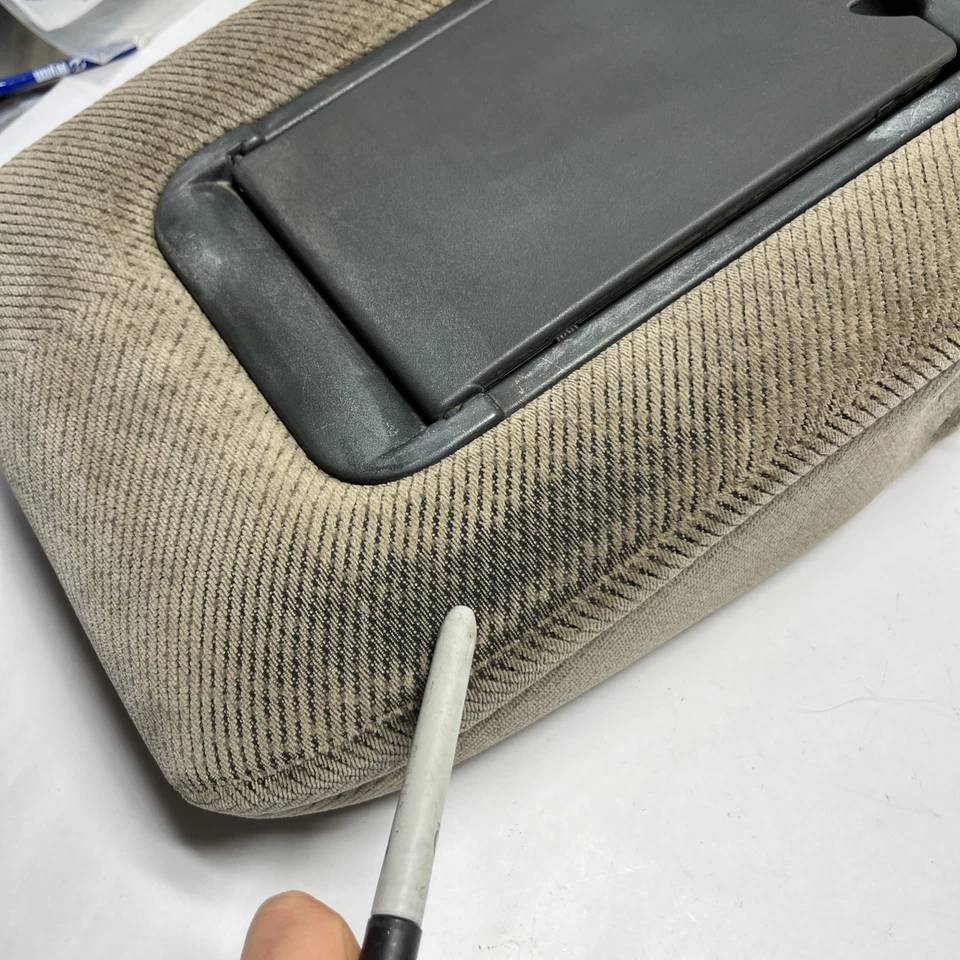 95-98 CHEVY SILVERADO GMC SIERRA CK 1500 CENTER CONSOLE JUMP SEAT ARMREST 2 - Image 3 of 4