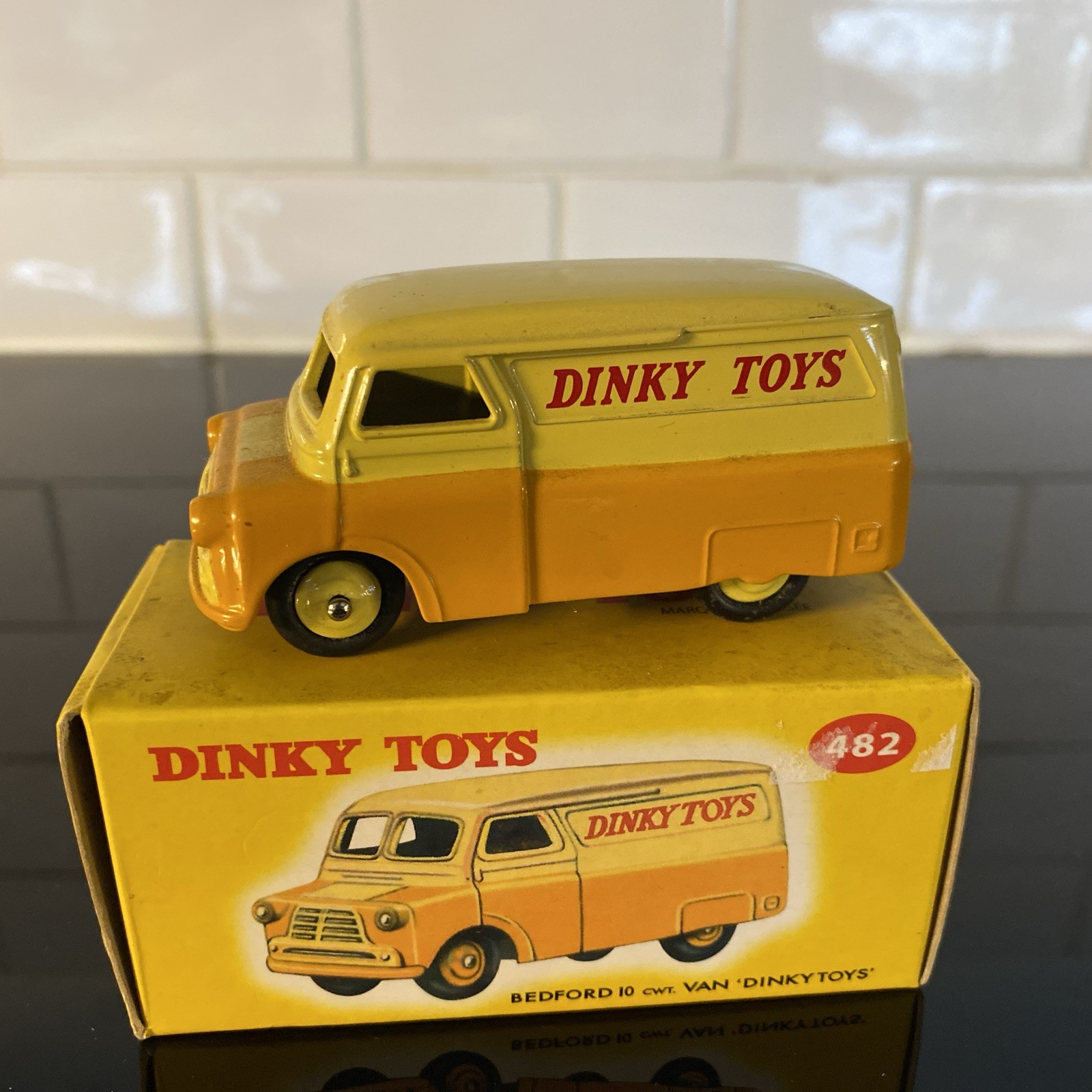 Atlas Editions Dinky Toys 482 Bedford 10 CWT ""DINKY TOYS"" Van Diecast Model #720