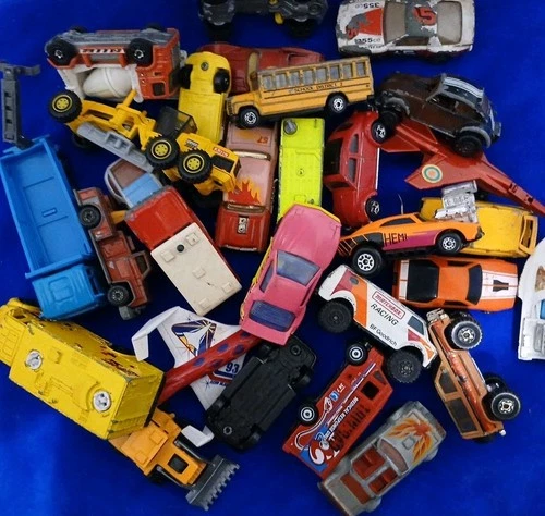 VINTAGE MATCHBOX  DIECAST RANDOM CARS & VEHICLES - Lot of 30