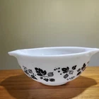 Pyrex 443 Black White Gooseberry 2.5 qt quart Cinderella Mixing Bowl