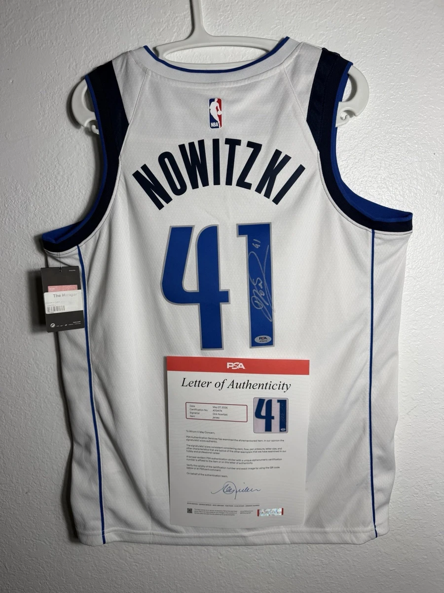 Dirk Nowitzki Dallas Mavericks NBA Original Autographed Items for
