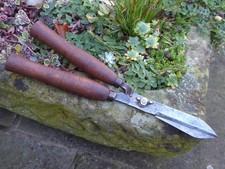 Vintage garden shears,  small & very lightweight. Sharpened, cut nicely. Topairy